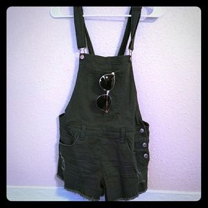 Distressed Short overalls olive